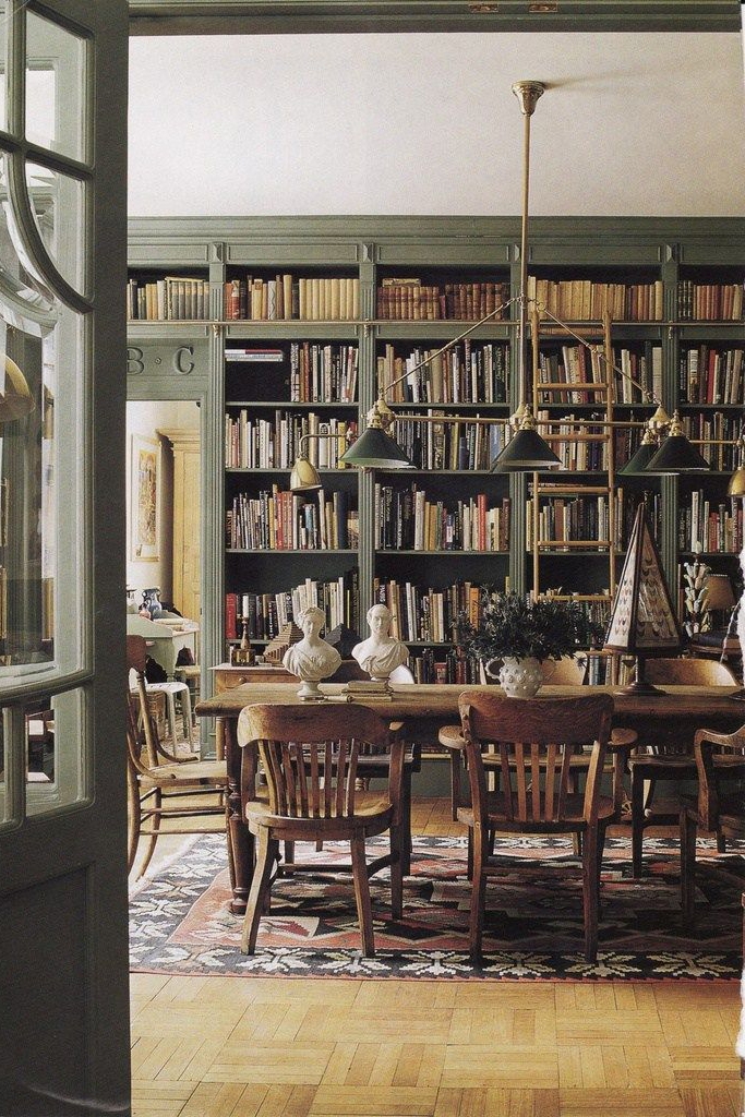 Concevoir une bibliothèque à l’élégance intemporelle: l'art de sublimer votre intérieur