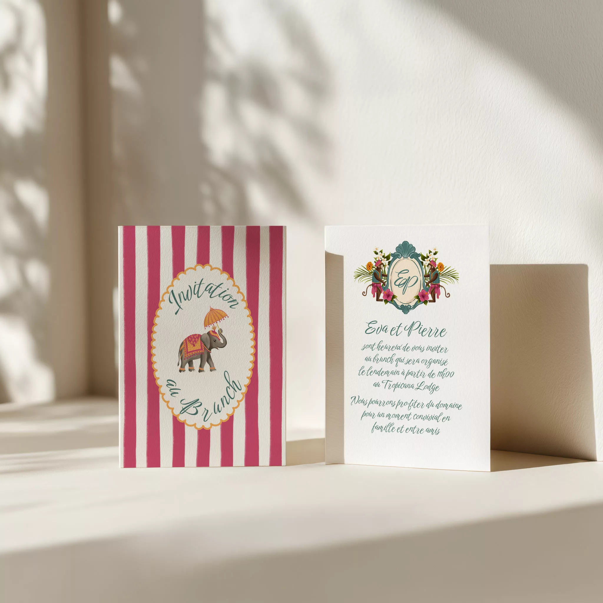 Carton d'invitation au brunch de mariage Jaipur avec fleurs colorées et dessins d'éléphants, papeterie de mariage illustrée par Maison Célestine.