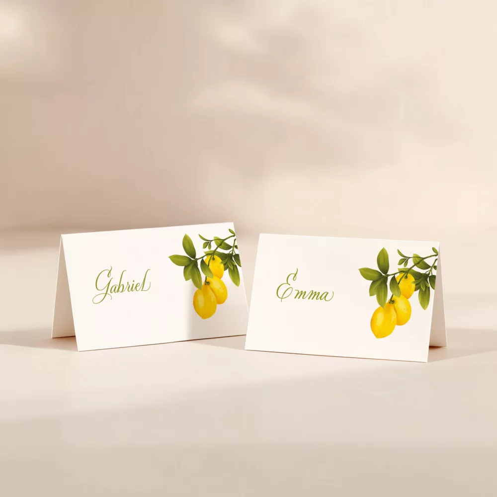 Marque-place mariage Dolce Vita avec citron et fleurs