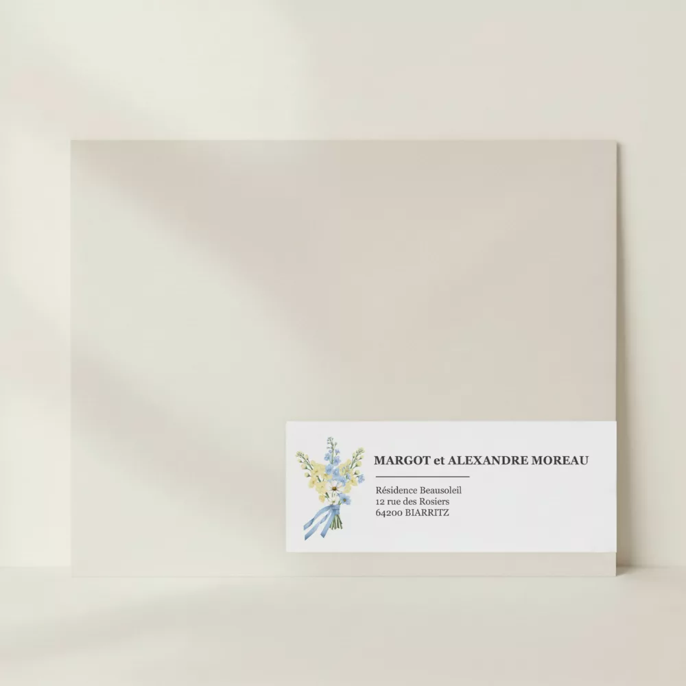 Étiquette expédition mariage Solstice aux motifs floraux bleu ciel et jaune beurre