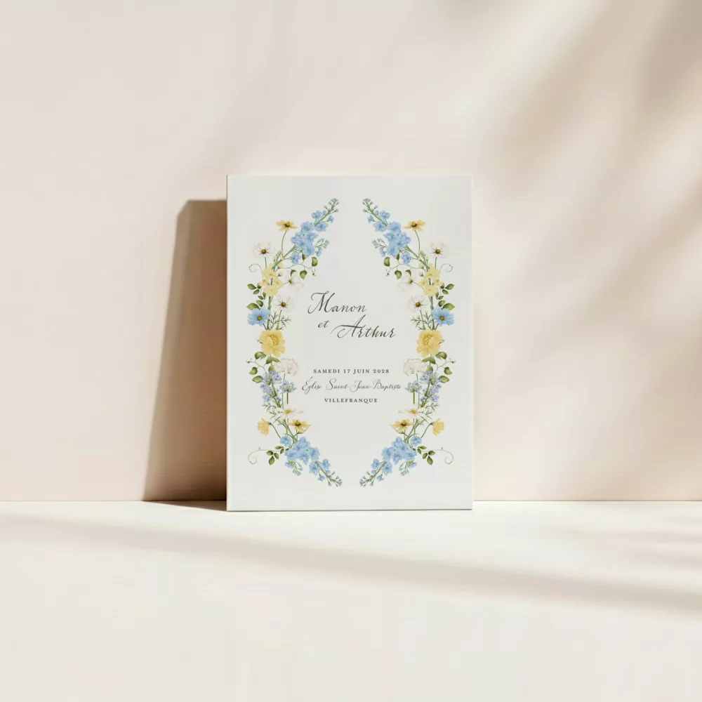 Couverture de livret de cérémonie mariage Solstice avec couronne florale bleu ciel et jaune beurre